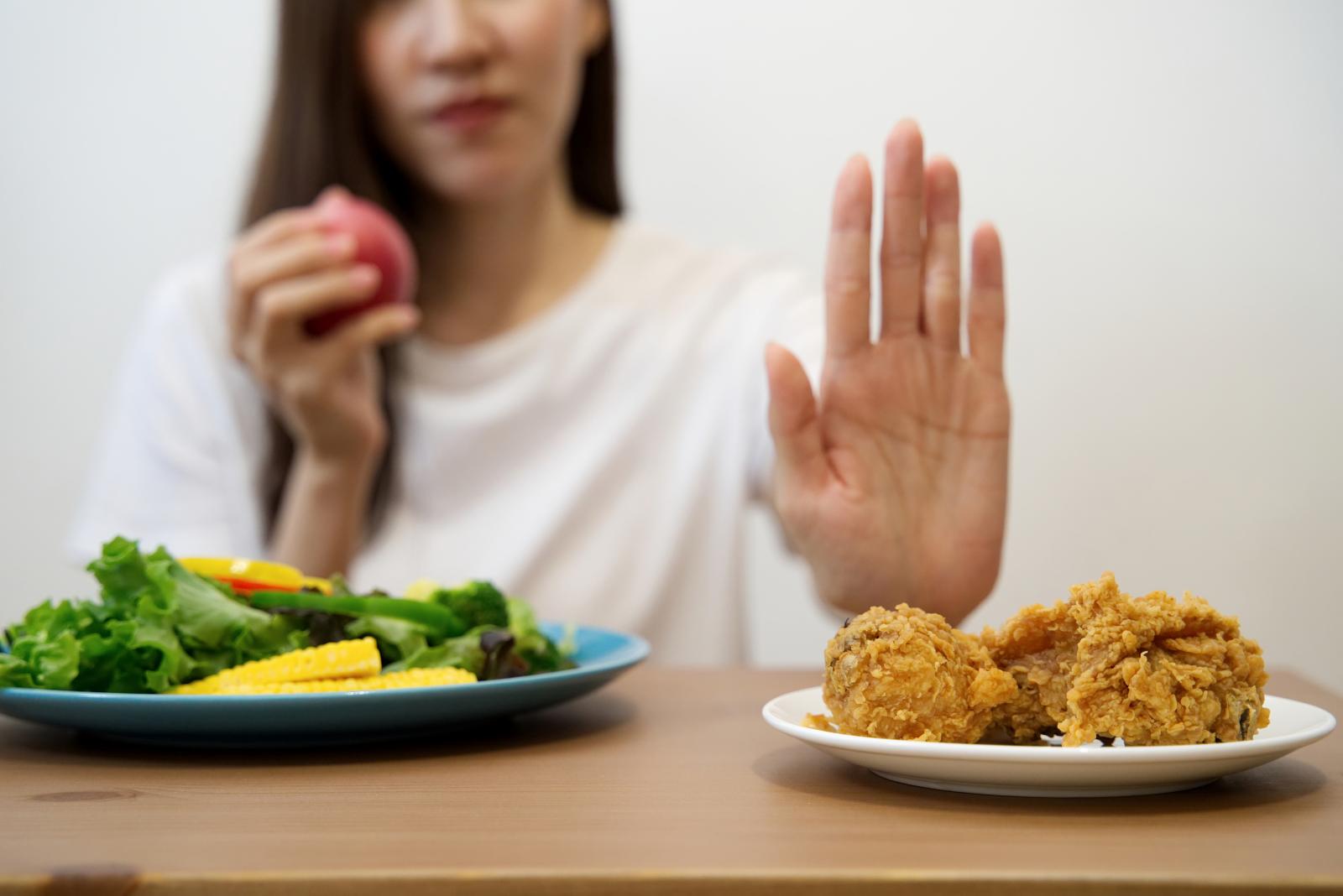 Makanan Ini Dapat Menyebabkan Tipes, Wajib Dihindari