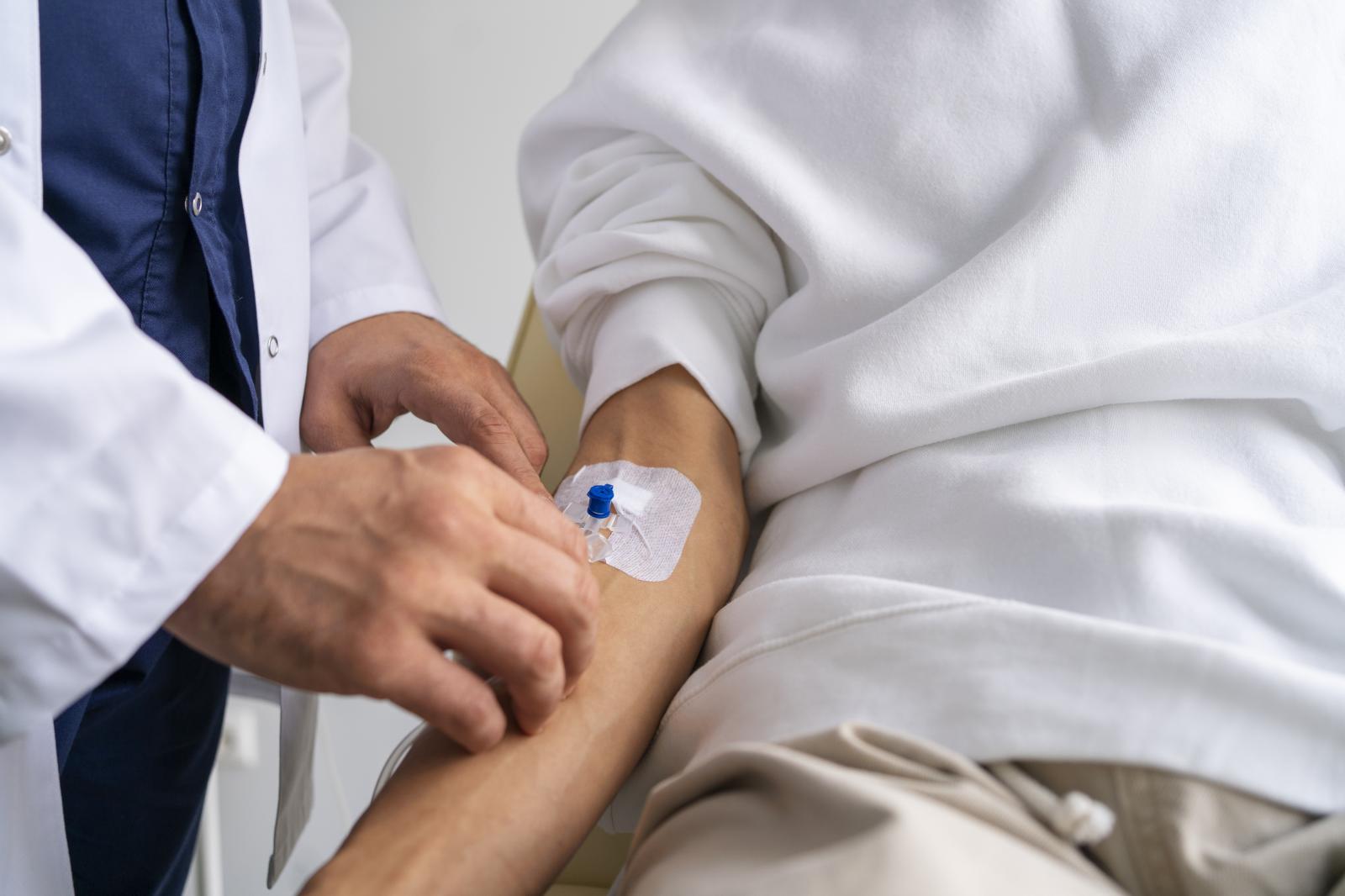 Jasa Infus di Rumah: Kelebihan Layanan & Cara Panggilnya ke Rumah