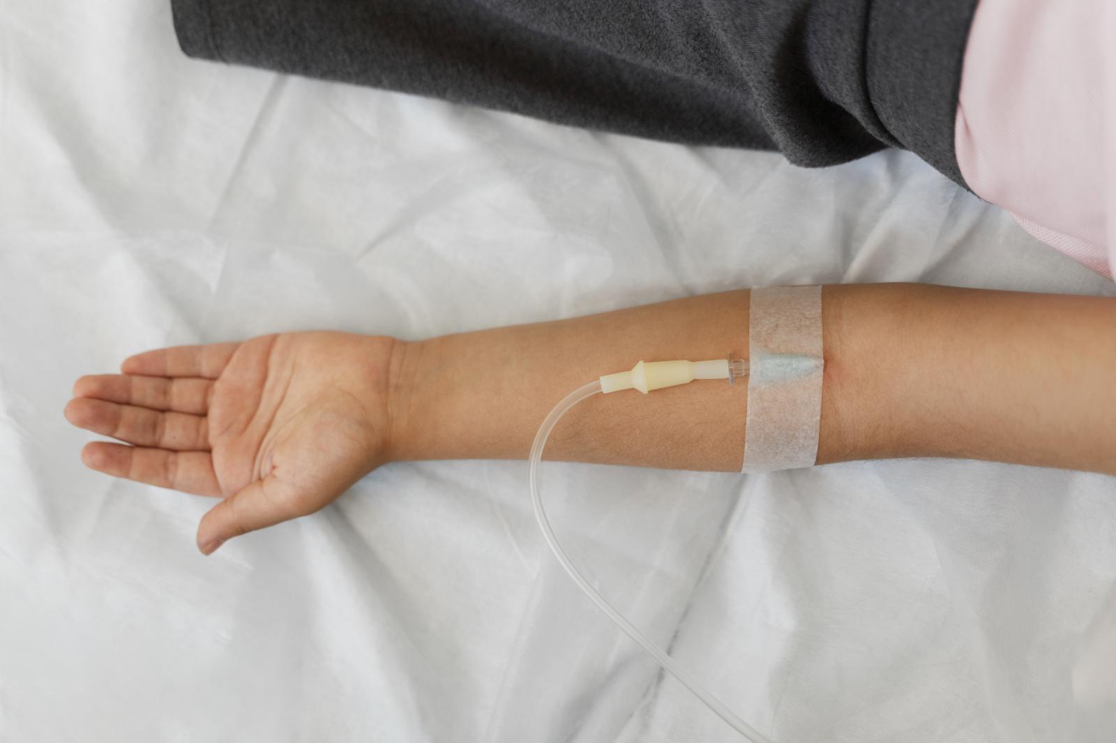 Manfaat Cairan Infus untuk Pasien Diare, Rehidrasi Tubuh Lebih Cepat